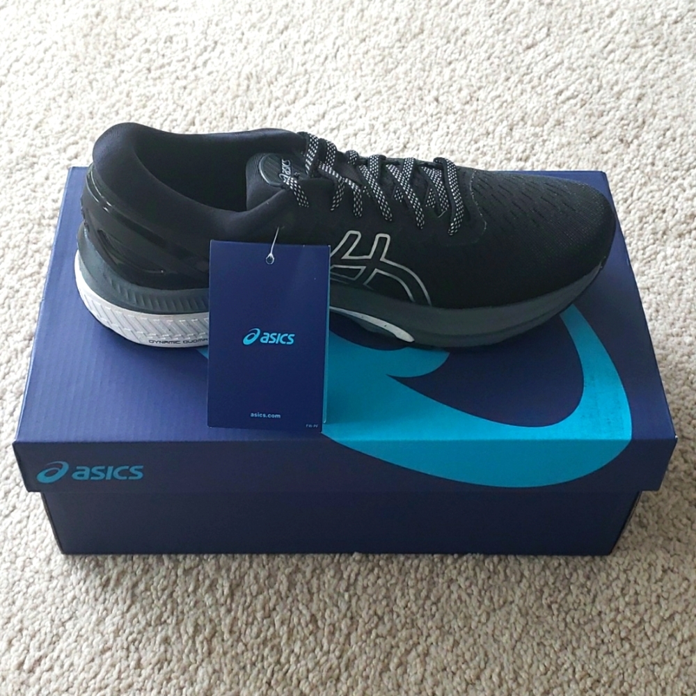 NEW Asics Kayano Woman's 7.5 Wide